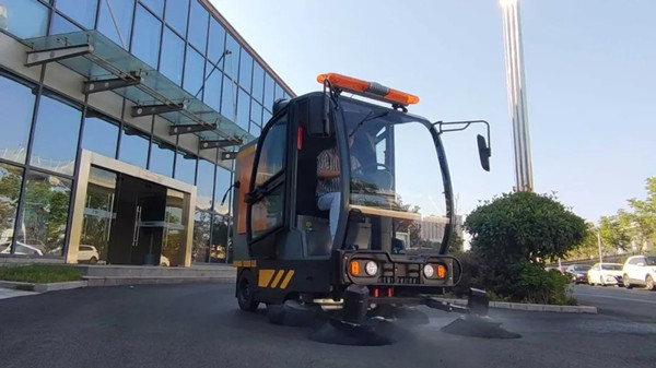 掃地機廠家掃地機在物流園中的應(yīng)用